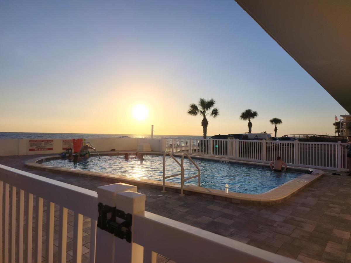 Funshine Sunset Beach St. Pete Beach Exterior foto